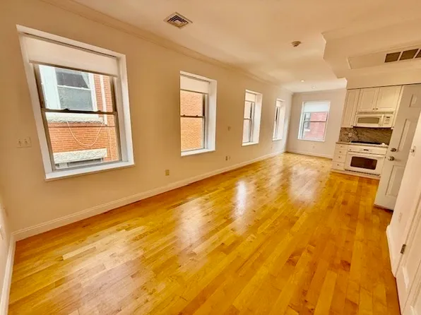 11 Unity St APT 8, Boston, MA 02113