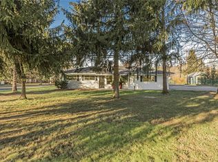 1281 Bell Rd, Chagrin Falls, OH 44022