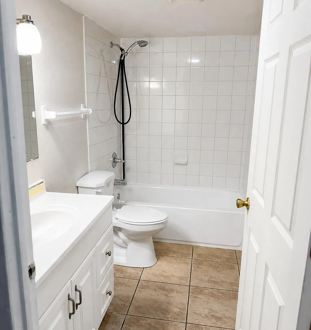 2 bed, 1.0 bath, 850 sqft, $1,200 — Photo 3