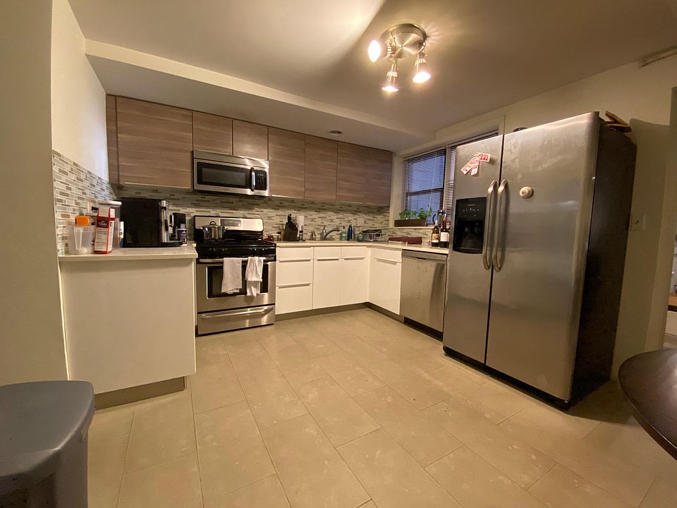 1st image of 1160 N La Salle Dr #Basement