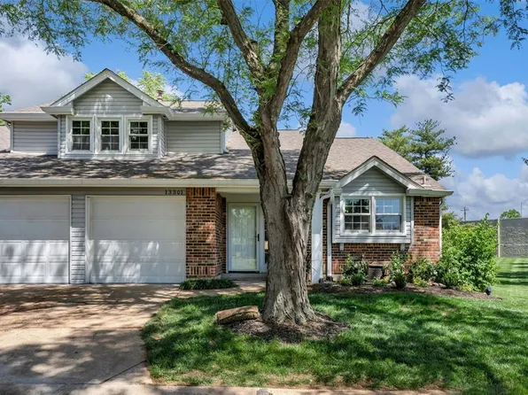 13301 Woodlake Village Ct E, Saint Louis, MO 63141