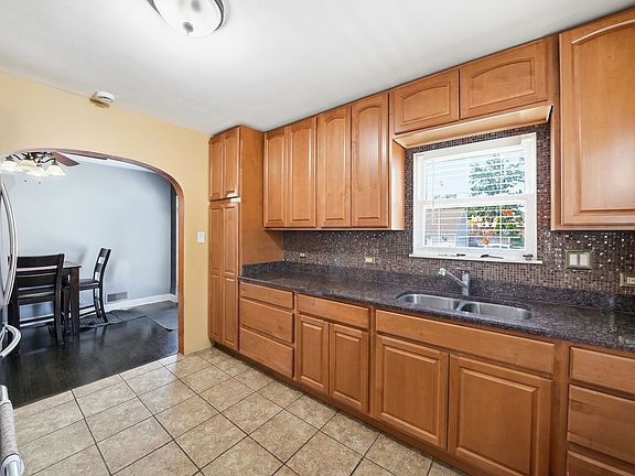3rd image of 2642 Ridge Rd