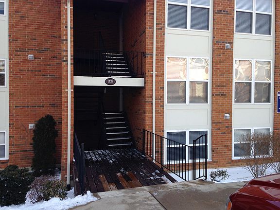 5th image of 1948 Greenglen Dr APT 302