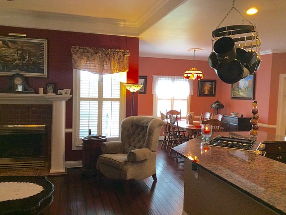 2nd image of 802 Lafayette Dr