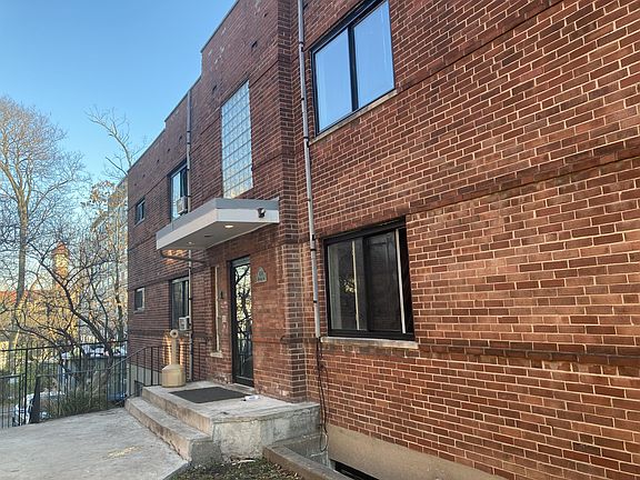 2512 Highland, front of bldg, interior courtyard