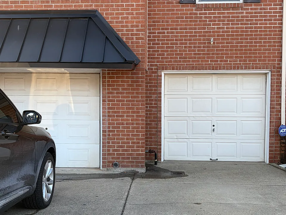 front of building with 1car garage/driveway