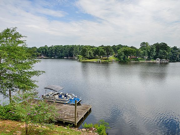3rd image of 8416 Lake Dr