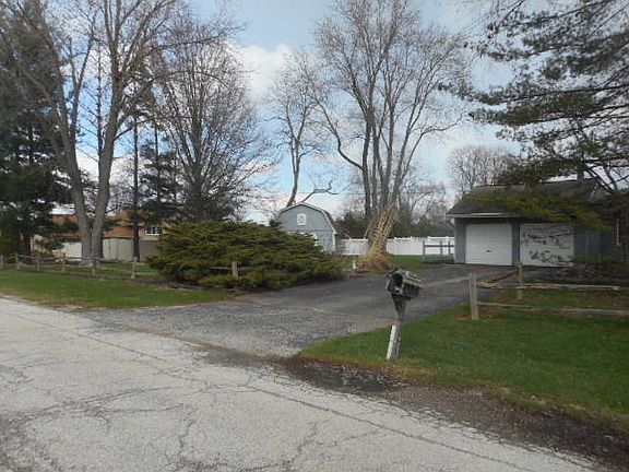3rd image of 13521 Howe Dr