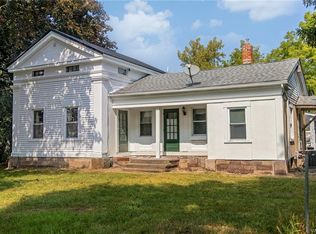 9779 Lewiston Rd, Middleport, NY 14105