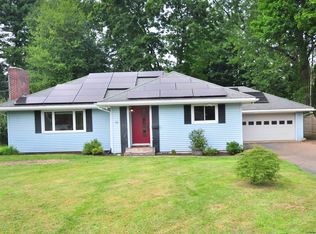 14 Whitehill Dr, West Hartford, CT 06117