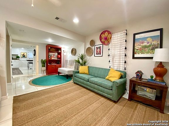 5th image of 211 Eleanor Ave #B