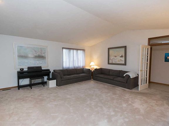 3rd image of 6055 Baywood Dr