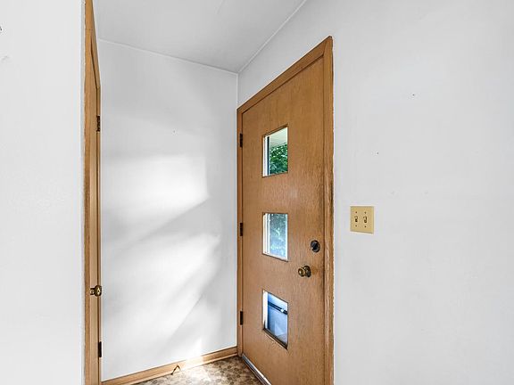 3rd image of 6041 Doyle STREET