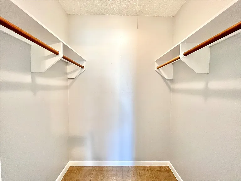4023 Avenue Q 1/2 — Photo 11