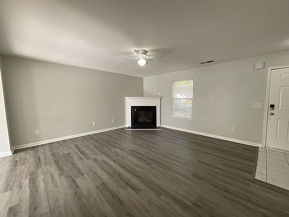 4th image of 268 Coral Cir