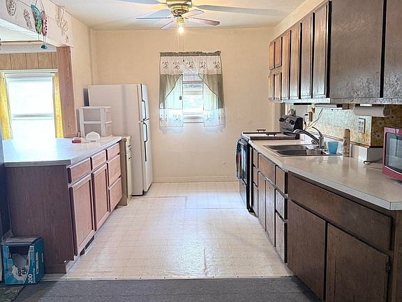 4th image of 818 Allen Ave