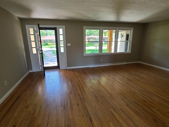 4th image of 4120 Highwood Dr
