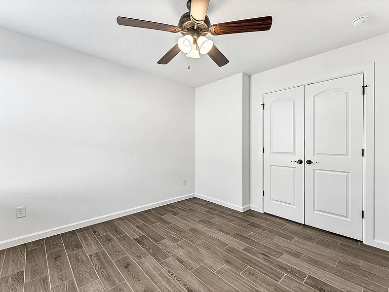 266 S Coventry Ave — Photo 22