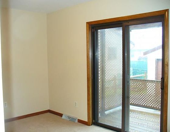 4th image of 597 W Wendell St