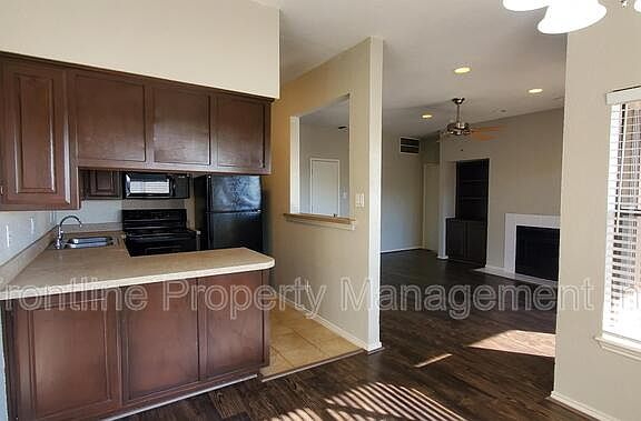 5th image of 400 E Pearl St APT 207