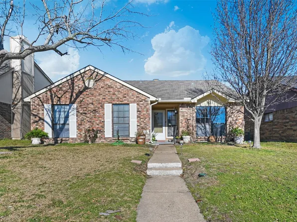 824 Bailey Dr, Cedar Hill, TX 75104