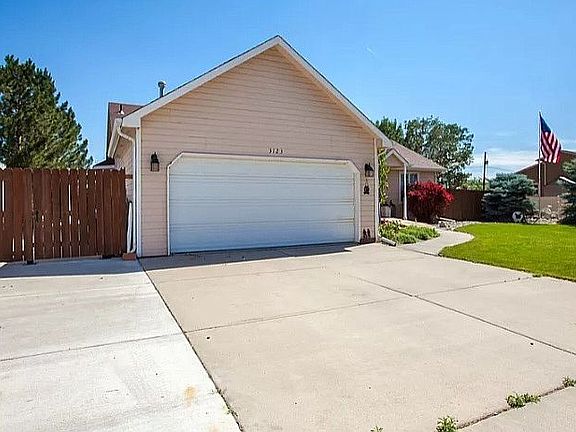 3rd image of 3123 Devin Dr