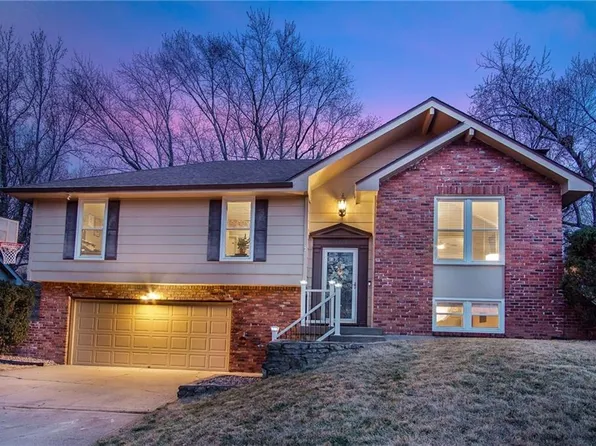 5703 NW Raintree Dr, Kansas City, MO 64152