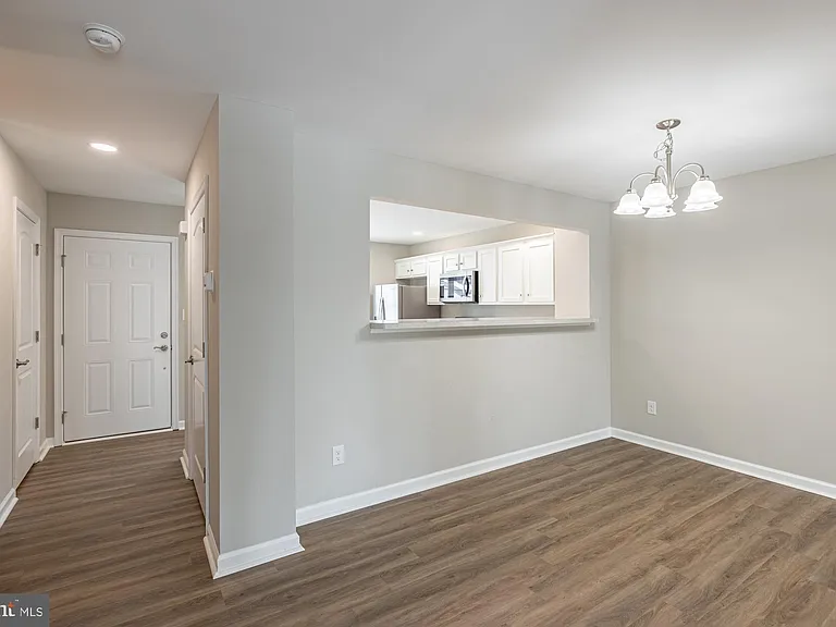 438 Hill St — Photo 8