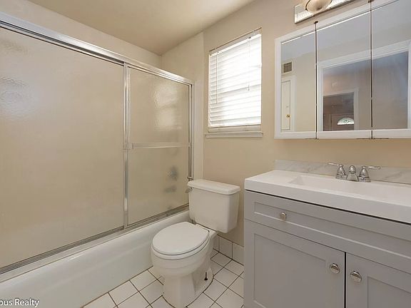 3rd image of 1396 Essex Way APT 3