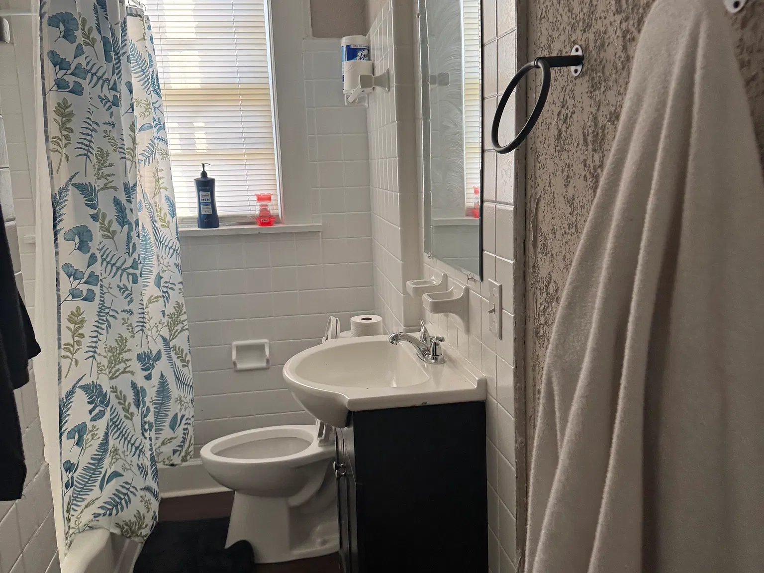 6 bed, 2.5 bath, 2270 sqft, $770 — Photo 3