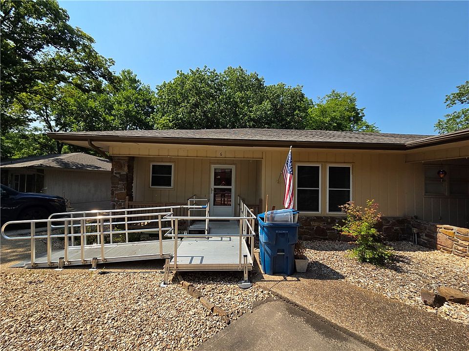 1st image of 6 Melissa Ln