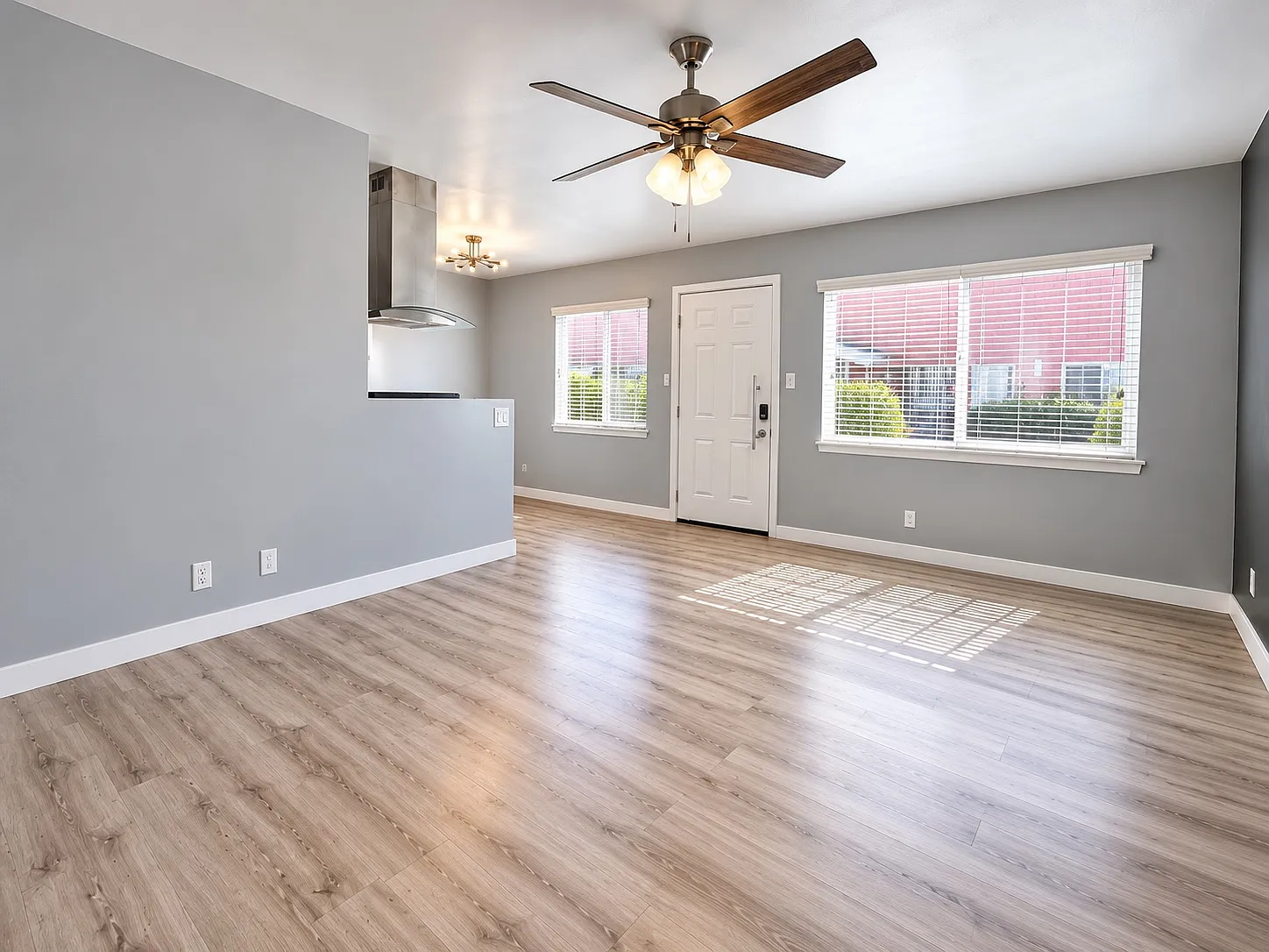 2 bed, 700 sqft, $2,195 — Photo 2