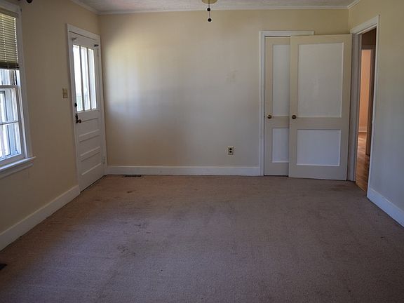2nd image of 441 Williamsburg St