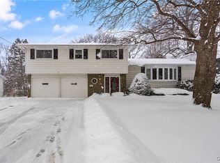 304 Colony Park Dr, Liverpool, NY 13088