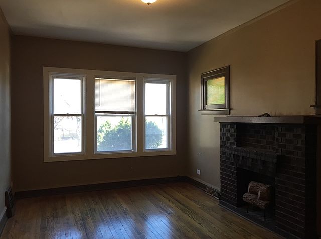 2nd image of 6842 S Prairie Ave