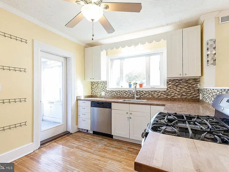 84 W Green St — Photo 9