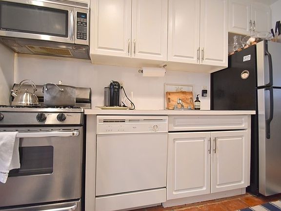 3rd image of 1065 Madison Ave APT 4