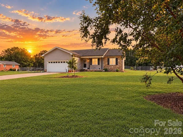 1677 Allen Ln, Conover, NC 28613