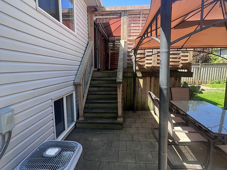 472 Talltree Cres — Photo 18