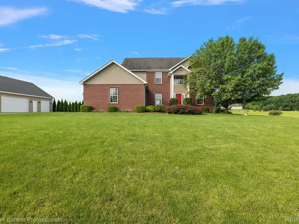 1999 Oakwood Rd, Ortonville, MI 48462