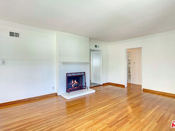 4th image of 6416 W 84th St