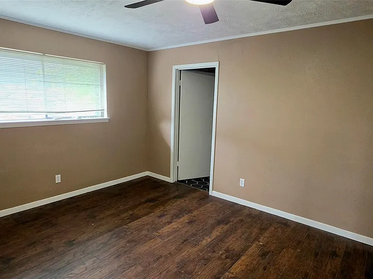 2204 Mimosa Ct — Photo 13