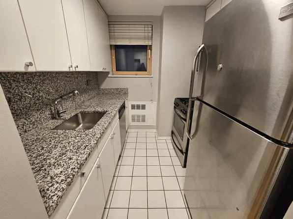 106 Central Park South image 3 of 5