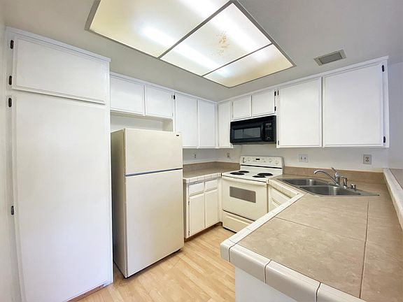 5th image of 6580 College Grove Dr Unit 102