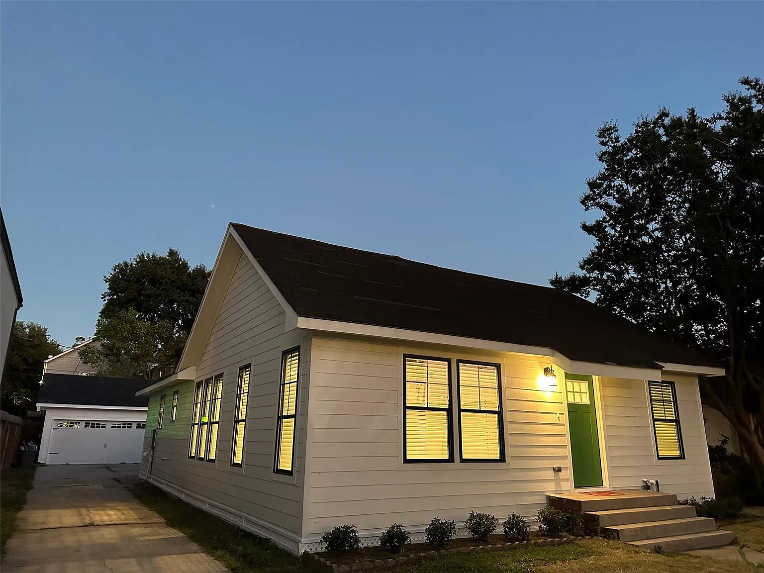 3 bed, 2.0 bath, 1248 sqft, $4,500 — Photo 2