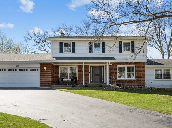 1201 Country Club Rd, Lake Zurich, IL 60047