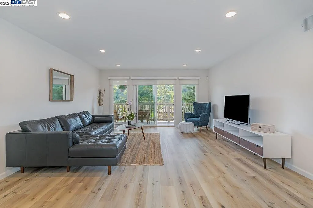 122 Ascot Ct APT D photo 1