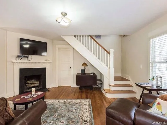 6 bed, 3.0 bath, 2200 sqft, $5,000 — Photo 4