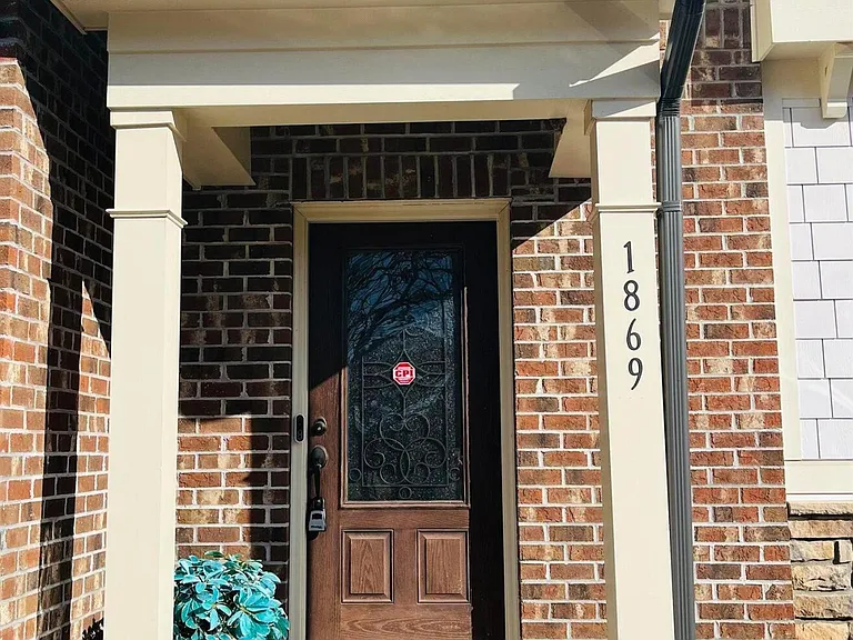 1869 Blue Jay Point — Photo 2