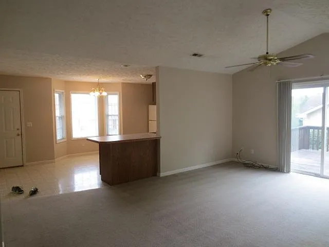 2 bed, 1048 sqft, $1,100 — Photo 3